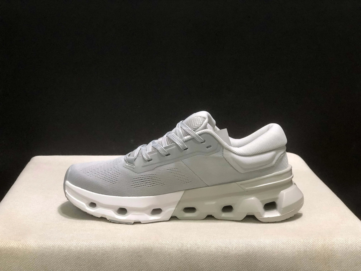 2025 New Breathable Women's Running Mesh Casual Sports Shoes