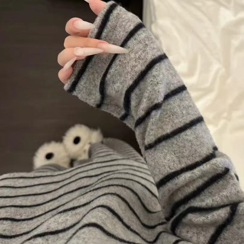 Women's German Velvet Pyjama Set — Warm Striped Long-Sleeve Loungewear - photo 2