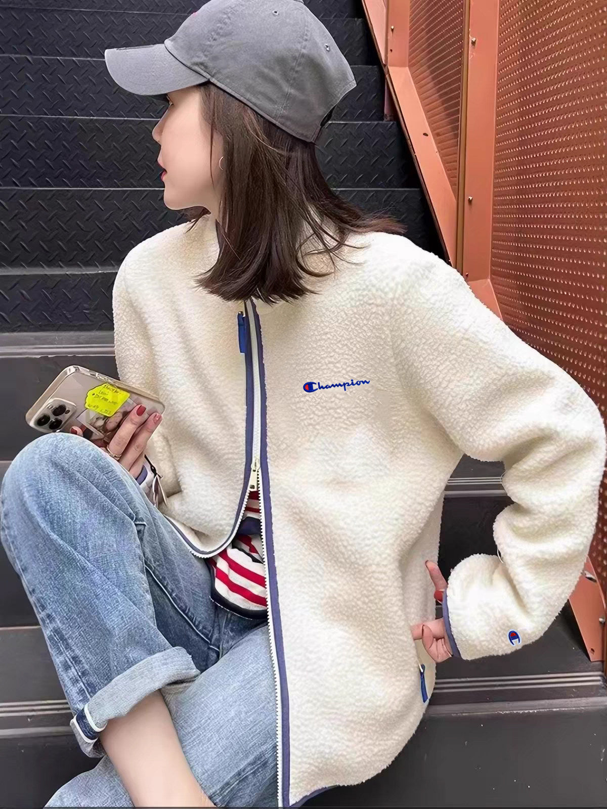 Women's Shearling Stand-Collar Jacket — Cosy Zip-Up Winter Coat, Cream