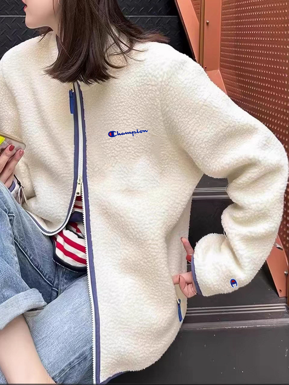 Women's Shearling Stand-Collar Jacket — Cosy Zip-Up Winter Coat, Cream - photo 2