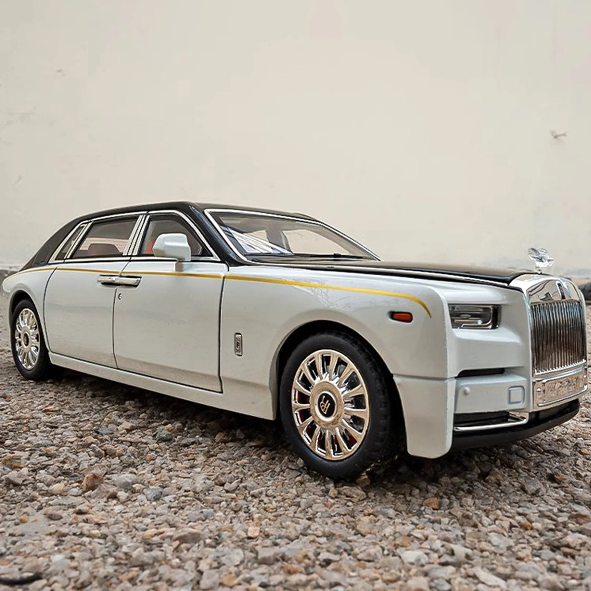 Rolls-Royce Phantom 1:18 Diecast Model – Pull-Back Car, Sound & Light