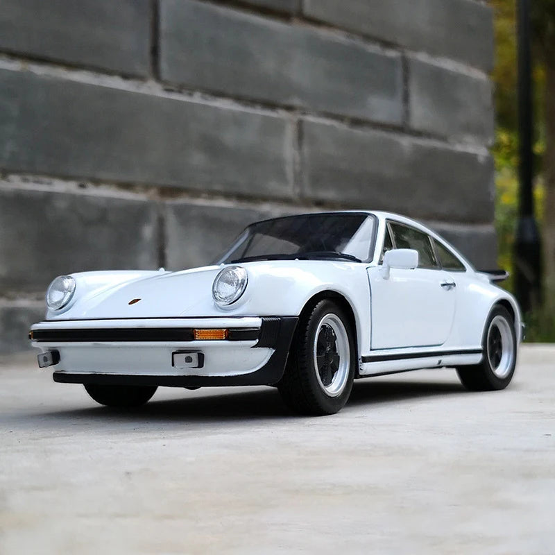 WELLY Porsche 911 Turbo 1974 1:24 Diecast Model Car – Collectible